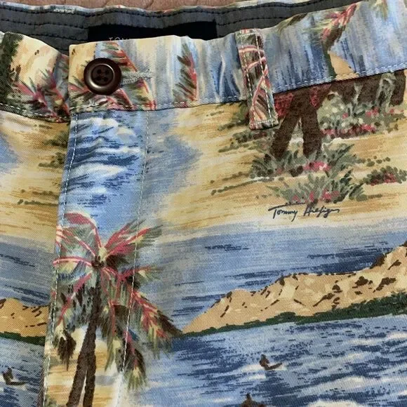 Tommy Hilfiger Men’s All Over Print Tropical Chino Shorts - Picture 3 of 6